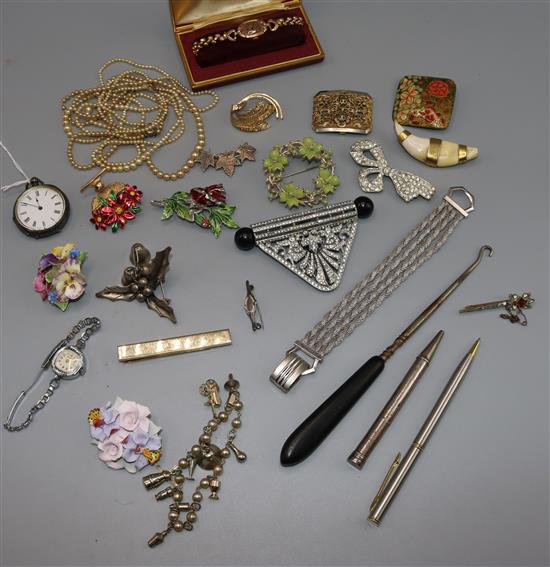 Small quantity of costume jewellery incl a fob watch, bracelet and brooches